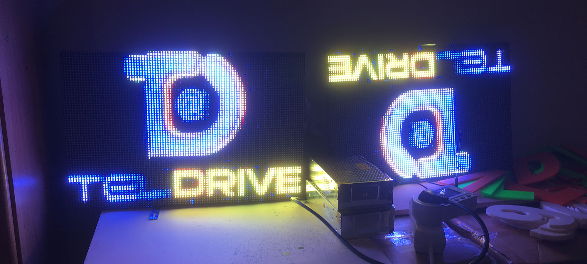 Plataformas audiovisuales, Videowall, Banderolas